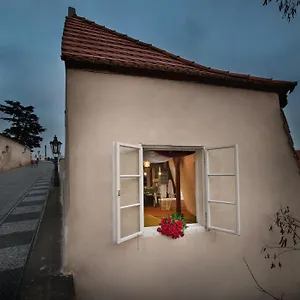Design Neruda 4*, Prag Çek Cumhuriyeti